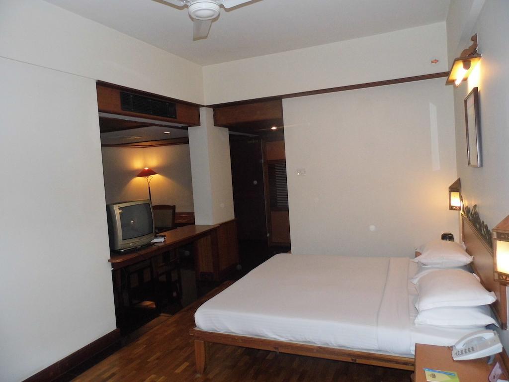 คีย์ มาลาบาร์ เกต Hotel โคชิโคด ภายนอก รูปภาพ