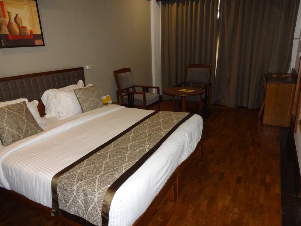 คีย์ มาลาบาร์ เกต Hotel โคชิโคด ภายนอก รูปภาพ