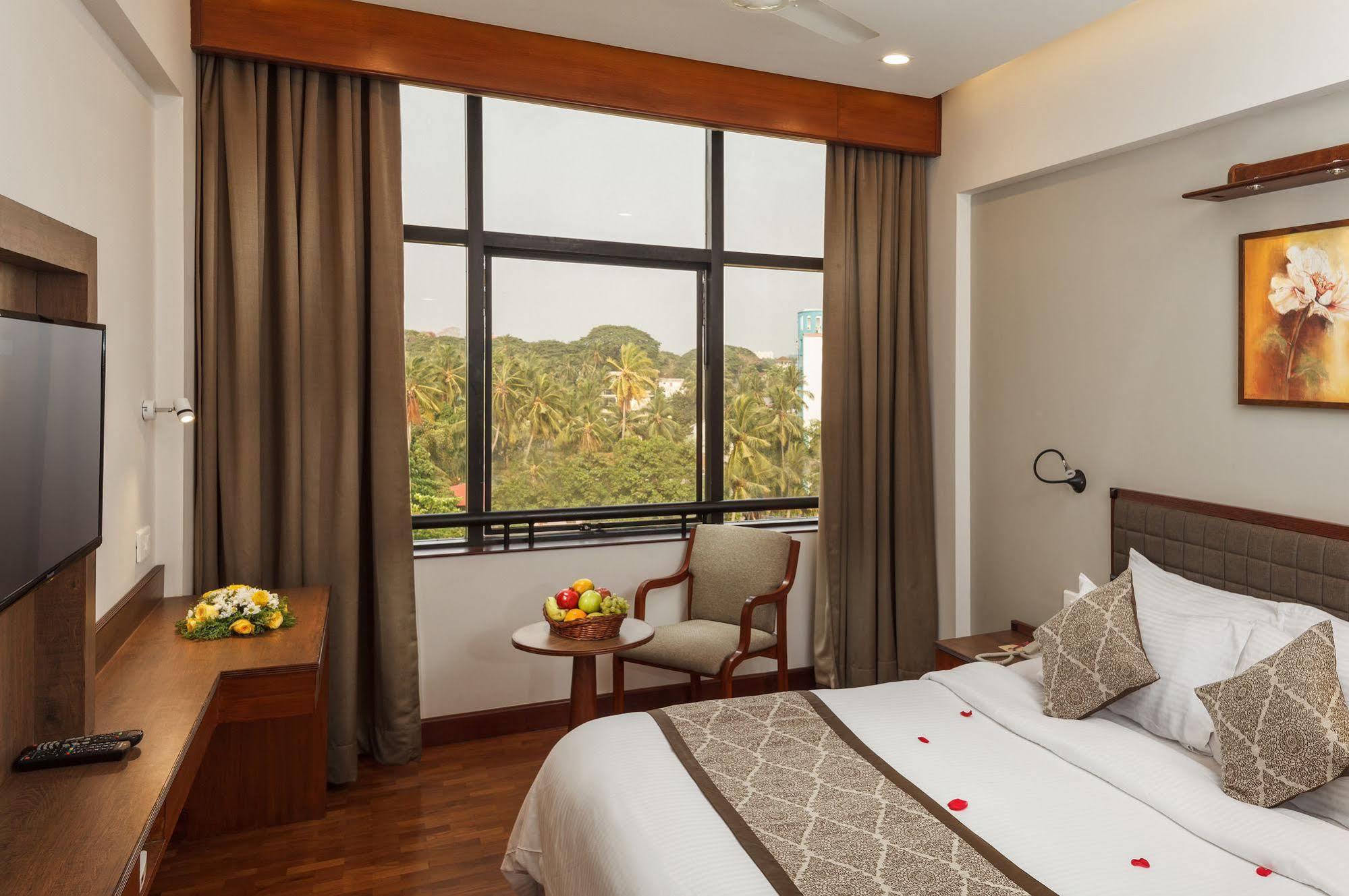 คีย์ มาลาบาร์ เกต Hotel โคชิโคด ภายนอก รูปภาพ