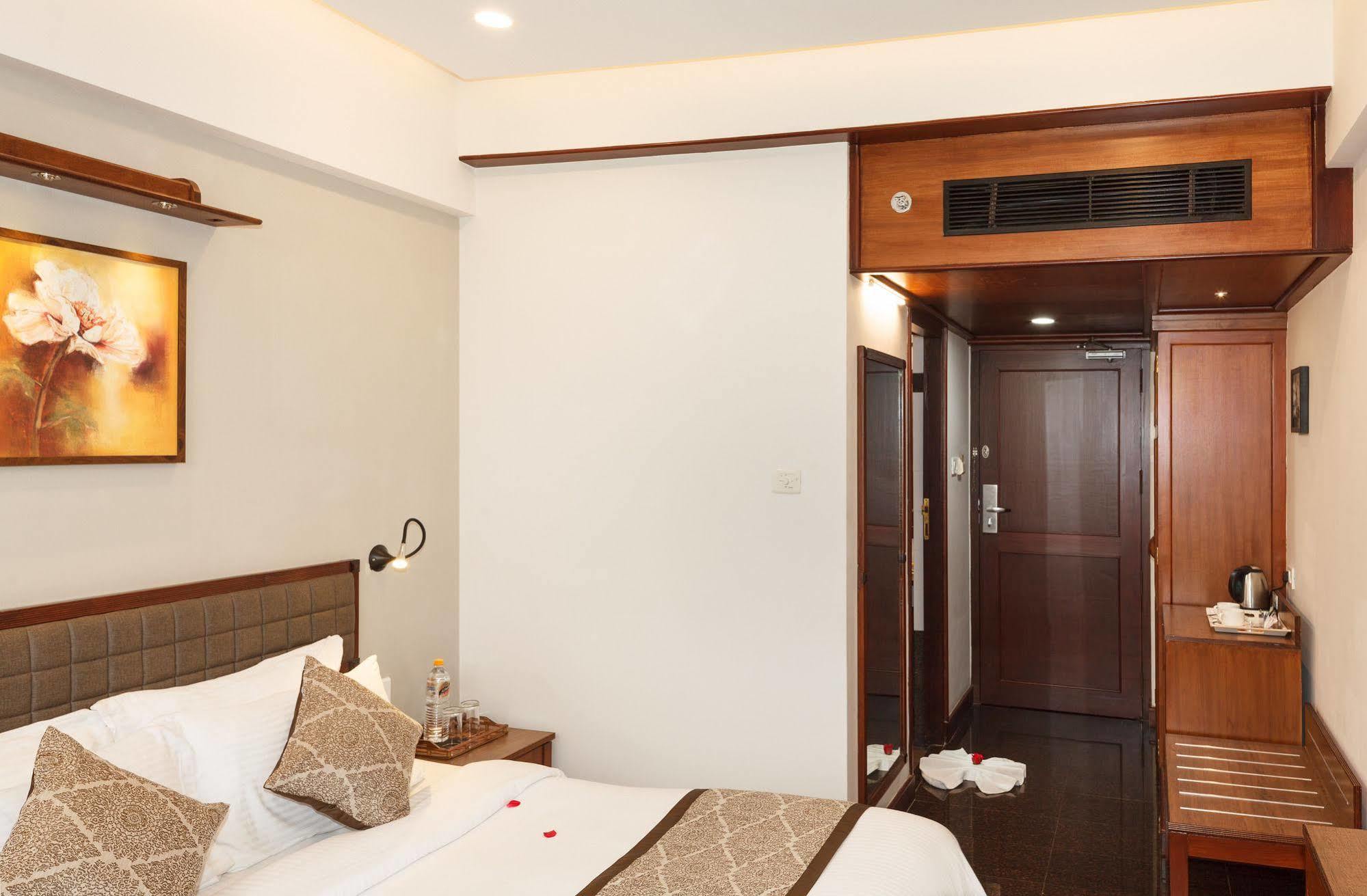 คีย์ มาลาบาร์ เกต Hotel โคชิโคด ภายนอก รูปภาพ
